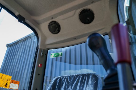SDLG ER627H mini excavator cab view of rear speakers