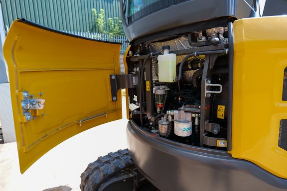 SDLG ER627H 3 ton mini excavator engine compartment view