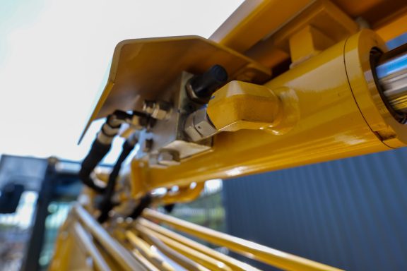 SDLG ER627H mini excavator ram and ram guard view from front