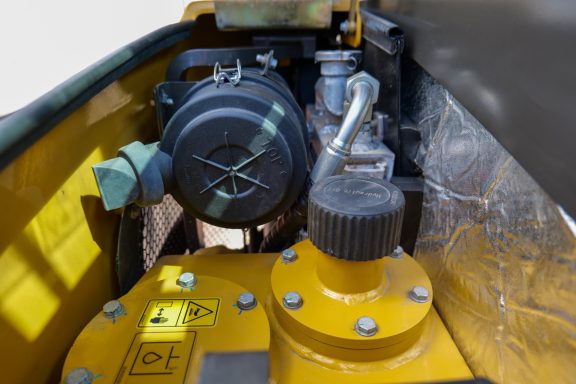 SDLG ER627H air filter and hydraulic filler cap 