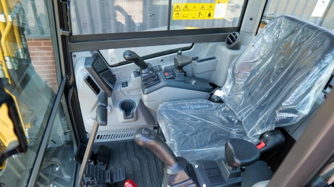 SDLG ER655H Zero Tail Swing 6 ton  Mini Excavator cab view