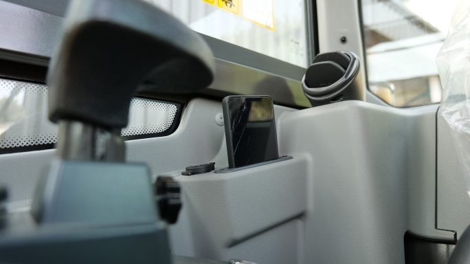 SDLG ER655H Zero Tail Swing 6 ton  Mini Excavator cab interior phone holder