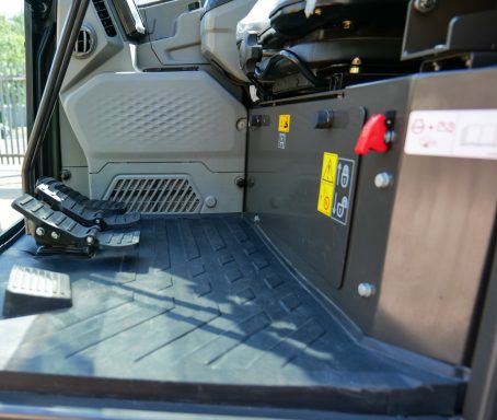 SDLG ER627H drivers cab floor view