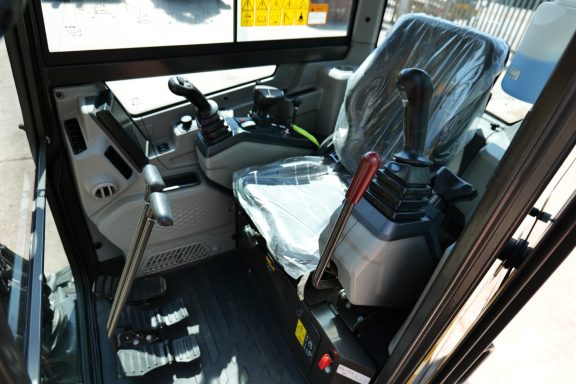 SDLG ER627H drivers seat and controls in operators cab